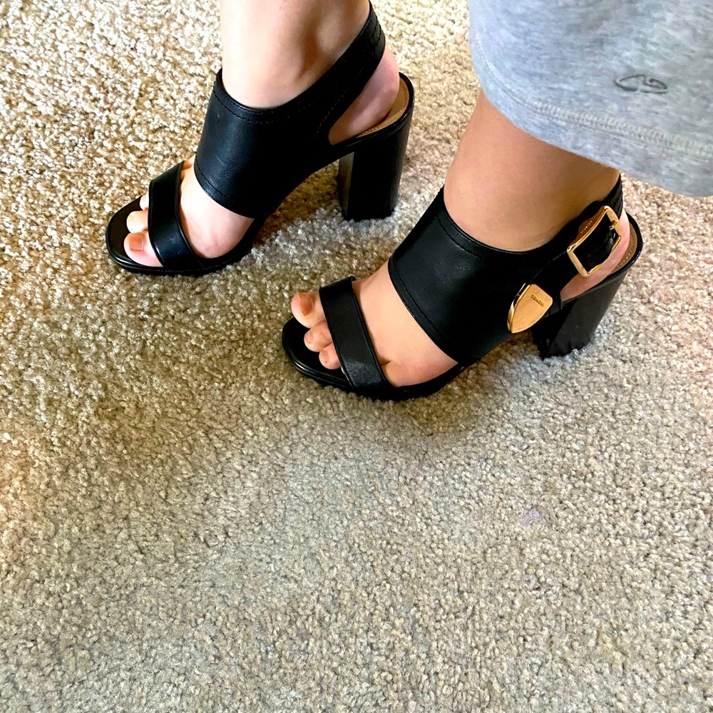 Selling For My Fianc. She Doesn’t Use Them. - image 1